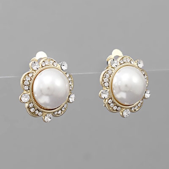 22mm Pearl Clip on Earrings